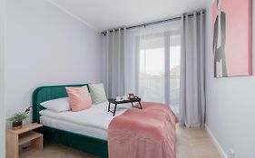 Exquisite Pet-Friendly Apartment With Garage By Renters Prestige